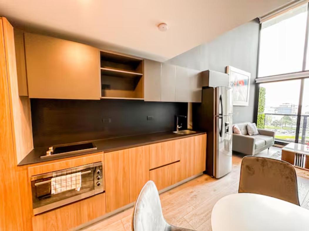 Skyline Suites - Elegant Living with Coworking & Scenic Views