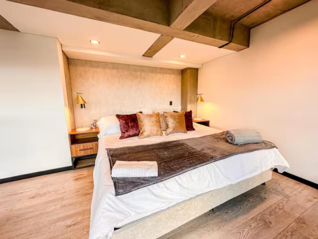 Skyline Suites - Elegant Living with Coworking & Scenic Views