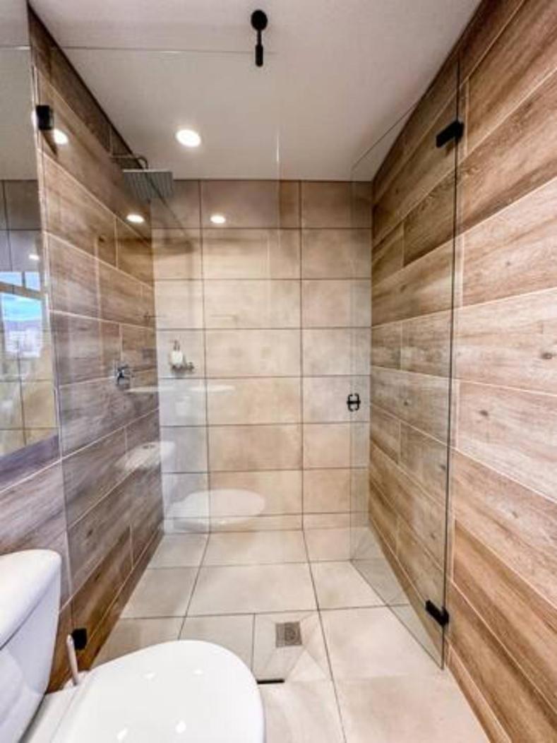 Skyline Suites - Elegant Living with Coworking & Scenic Views