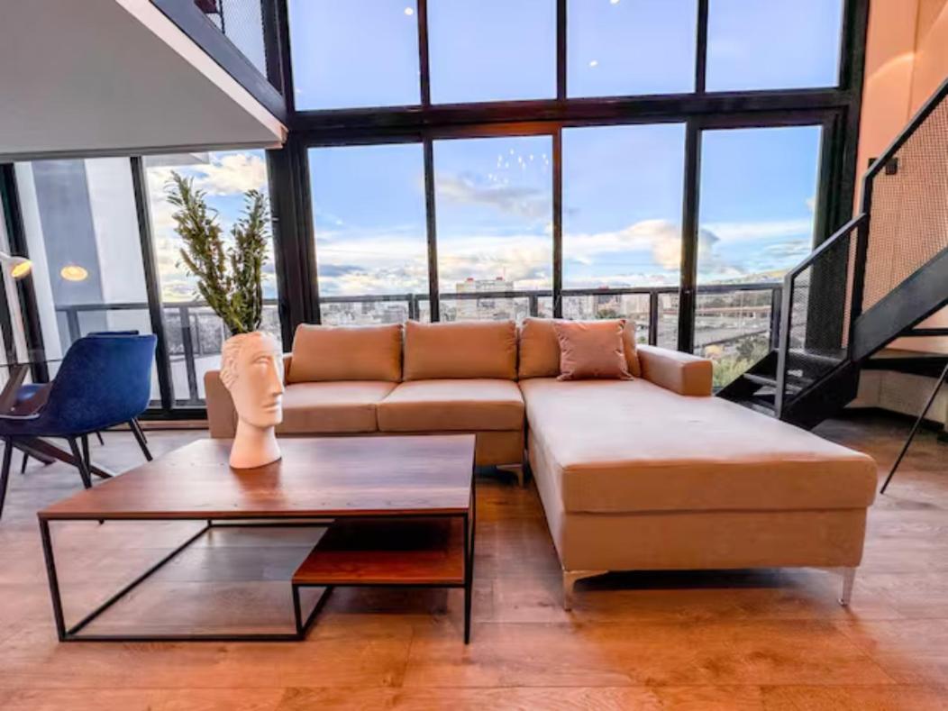 Skyline Suites - Elegant Living with Coworking & Scenic Views