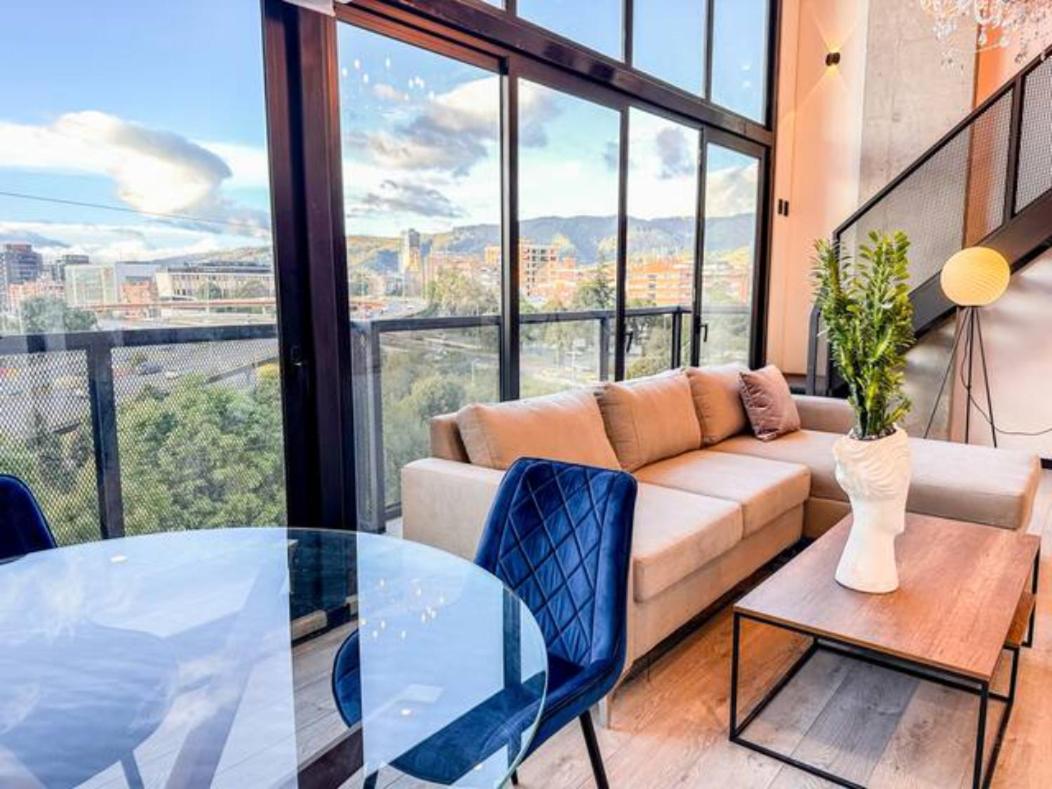 Skyline Suites - Elegant Living with Coworking & Scenic Views