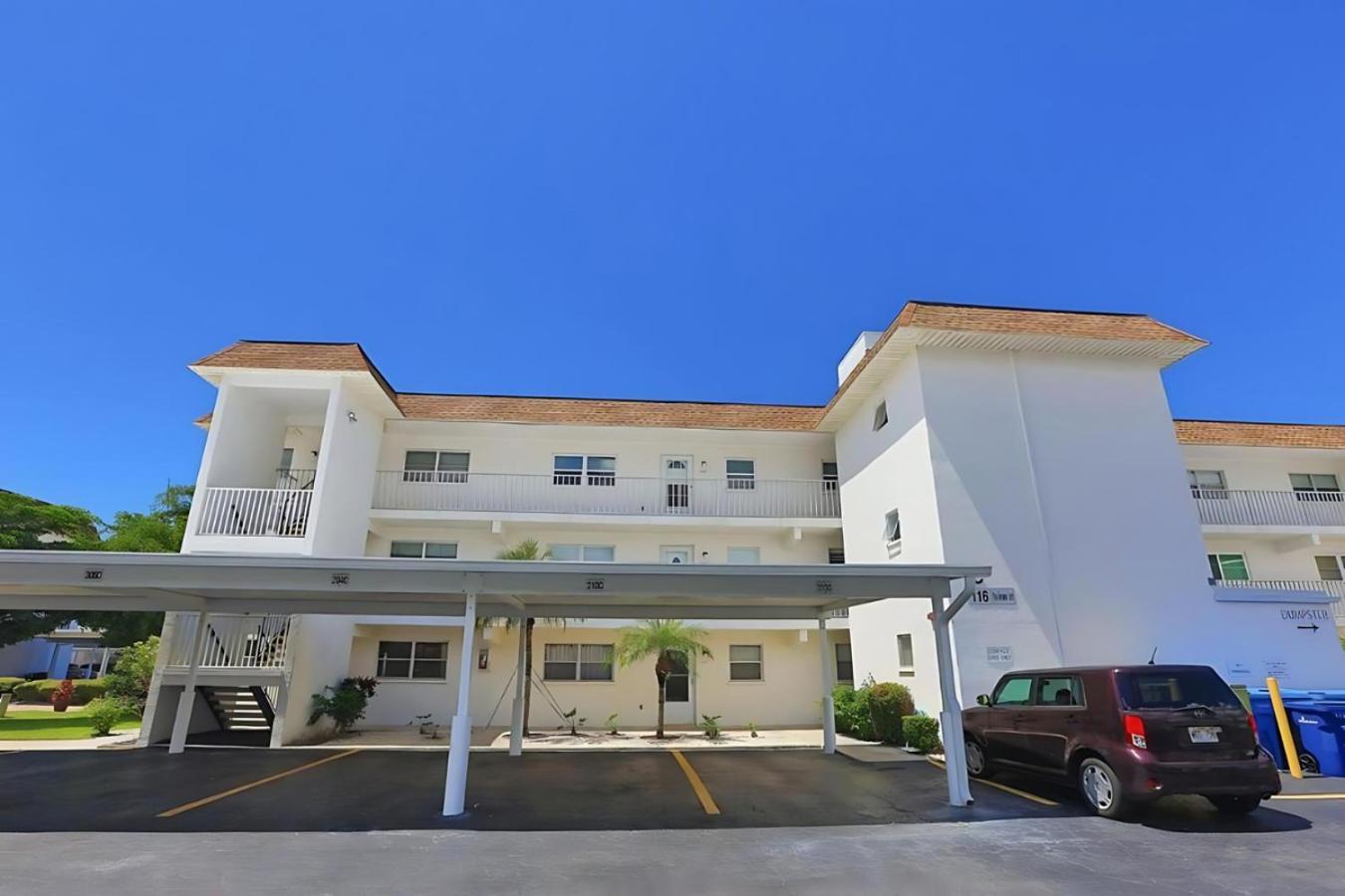 Siesta Key 2-Bedroom Condo with Pool view 4