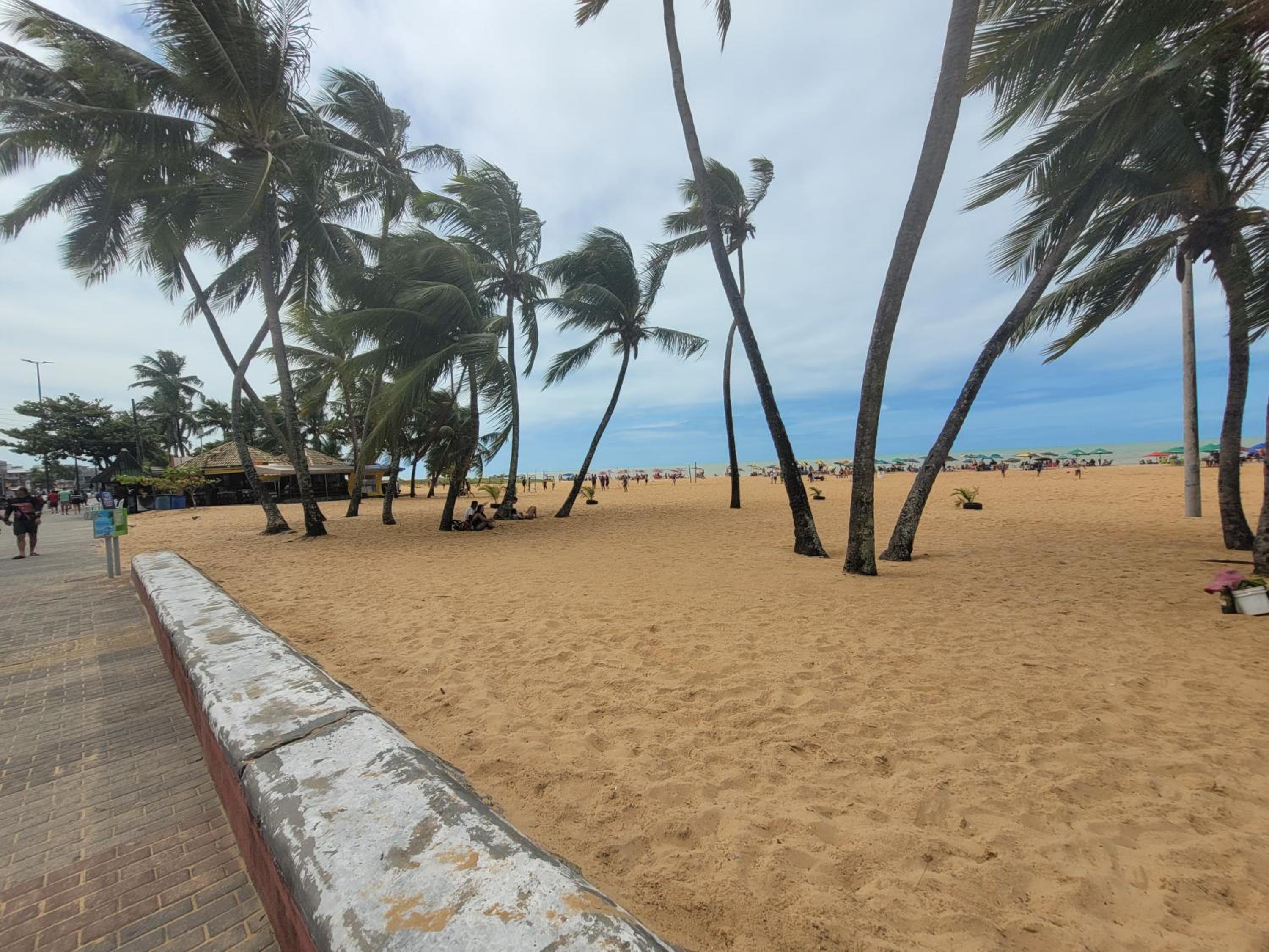 Flat com dois quartos na praia do Cabo Branco - climatizado e completo
