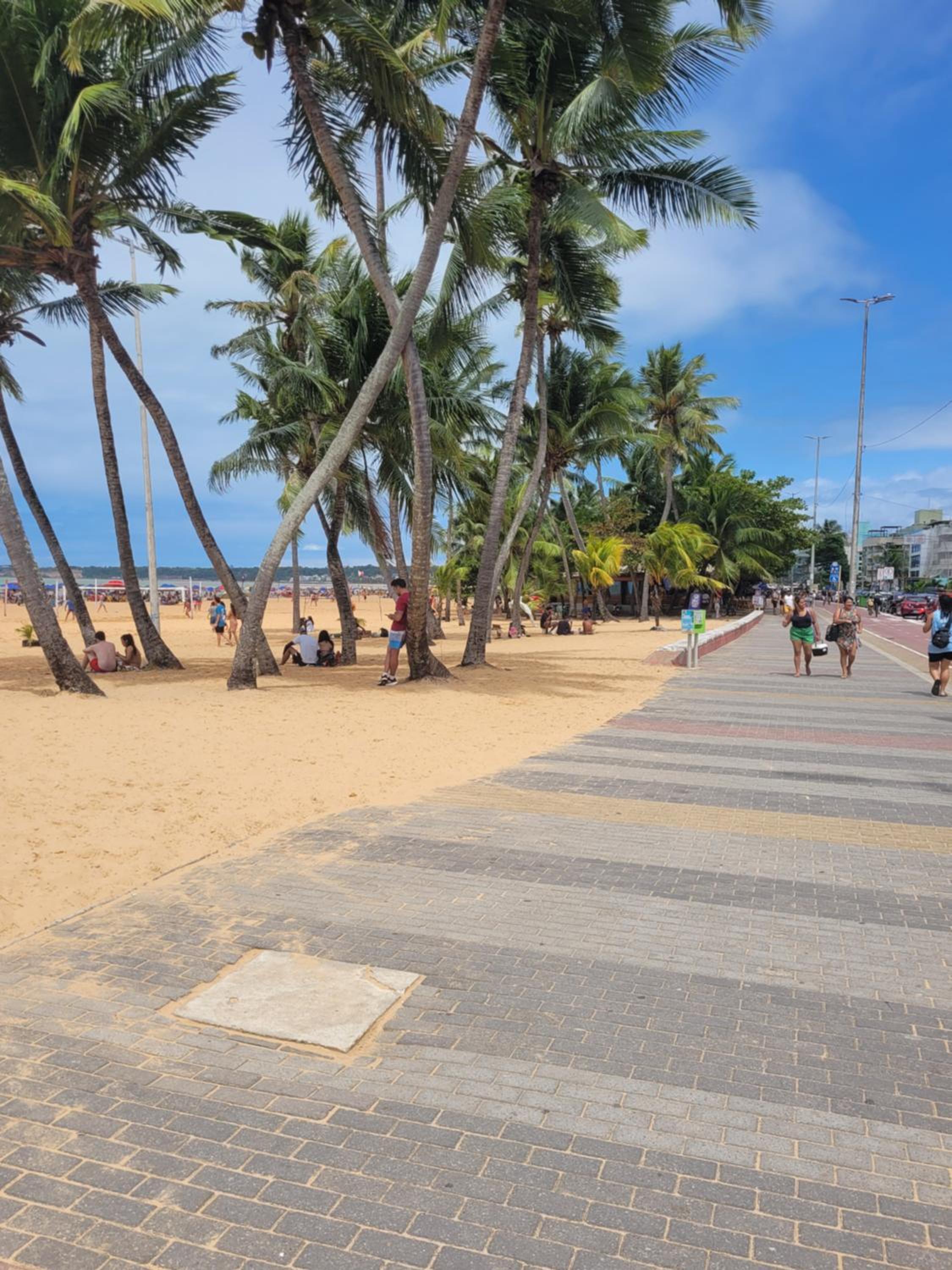 Flat com dois quartos na praia do Cabo Branco - climatizado e completo