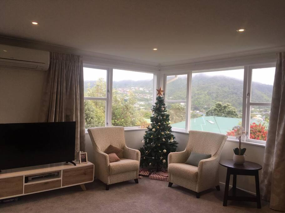 Modern, sunny, family home minutes from the city