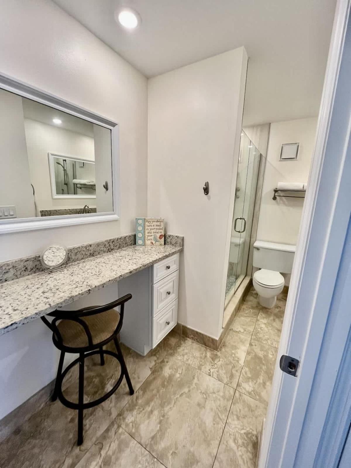 Hutchinson Island BeachFront Heated Pool Balcony Top Floor