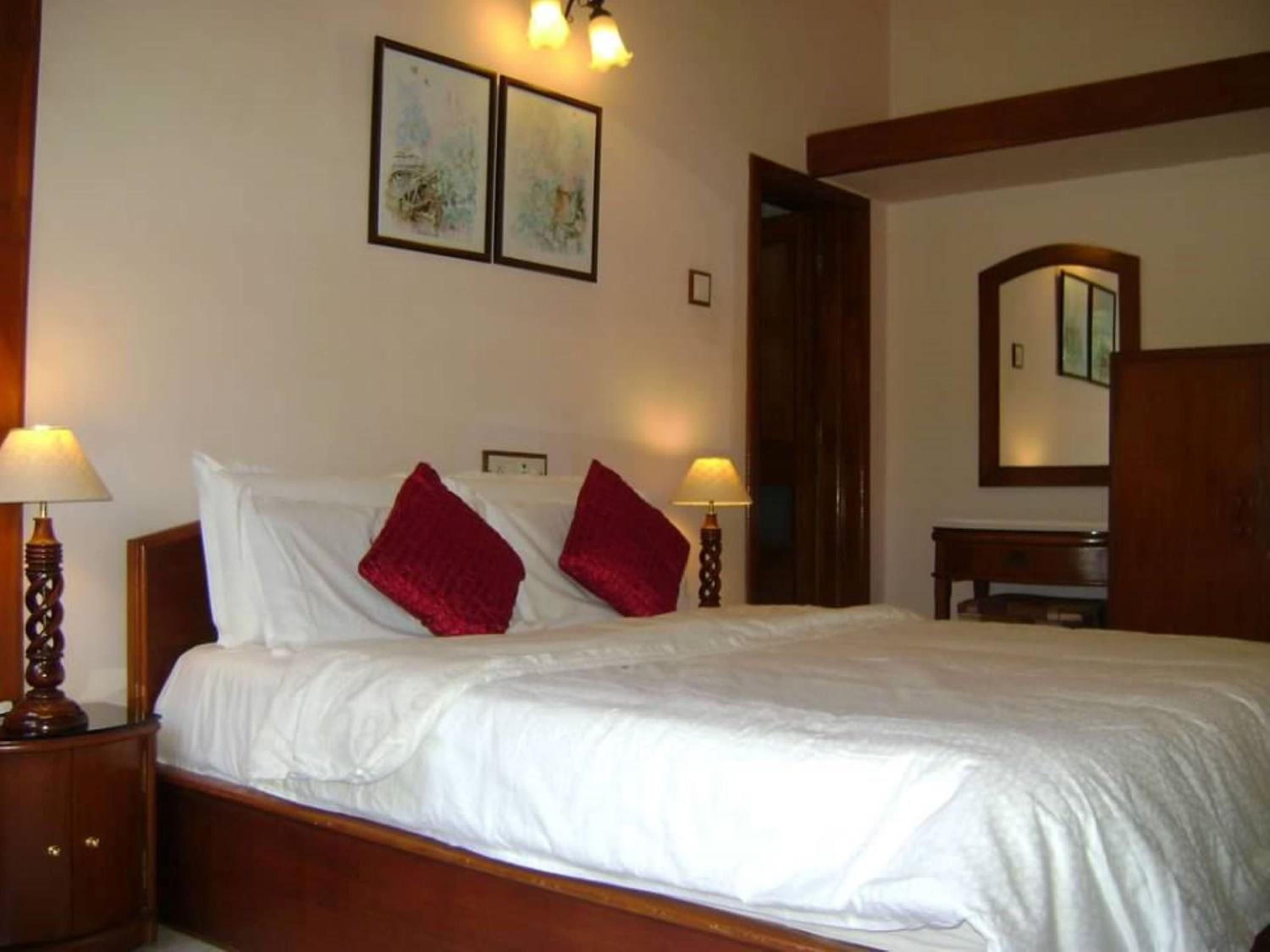 Saudades Beach Bungalow - Spacious, Perfect Location
