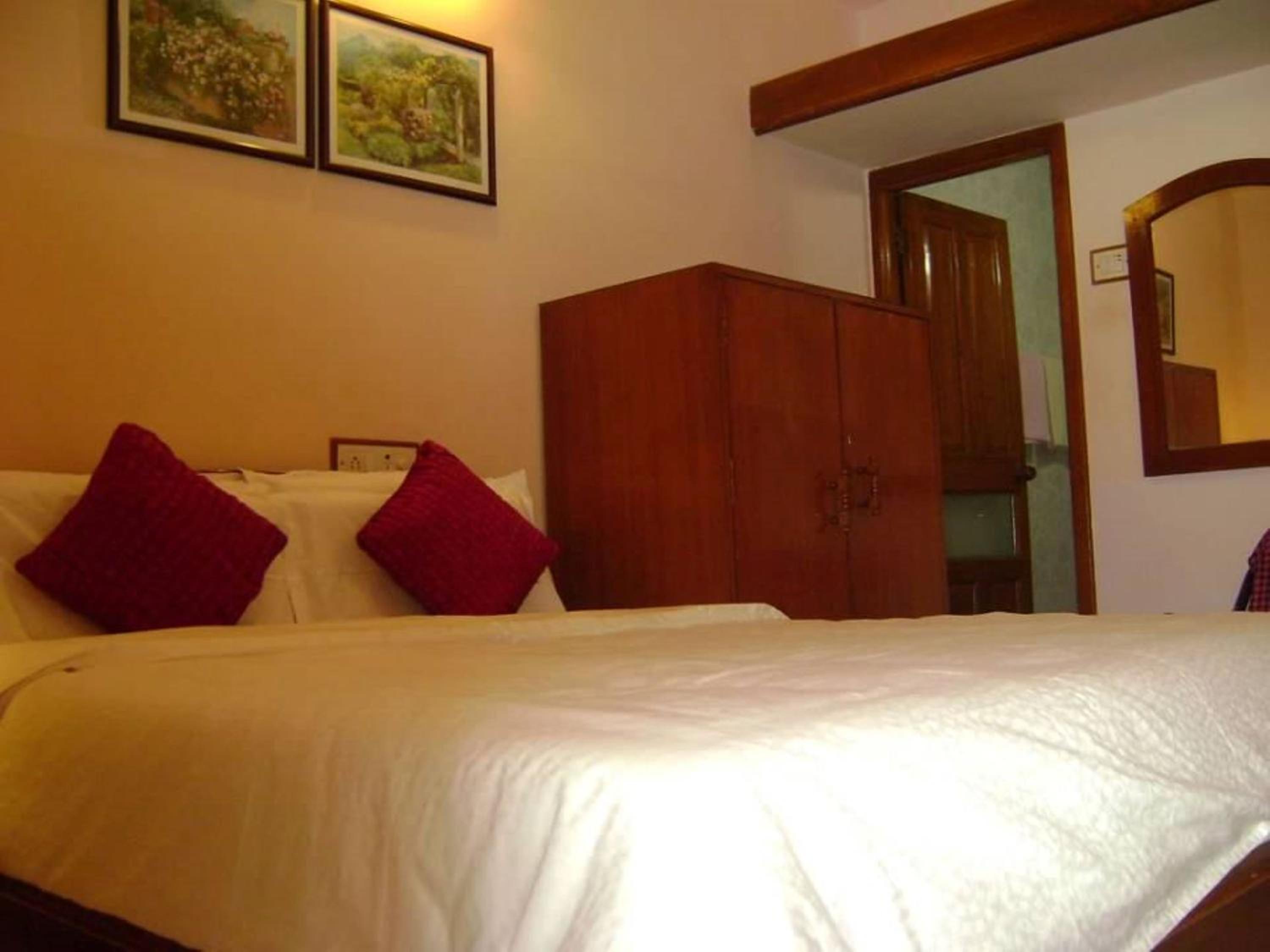 Saudades Beach Bungalow - Spacious, Perfect Location