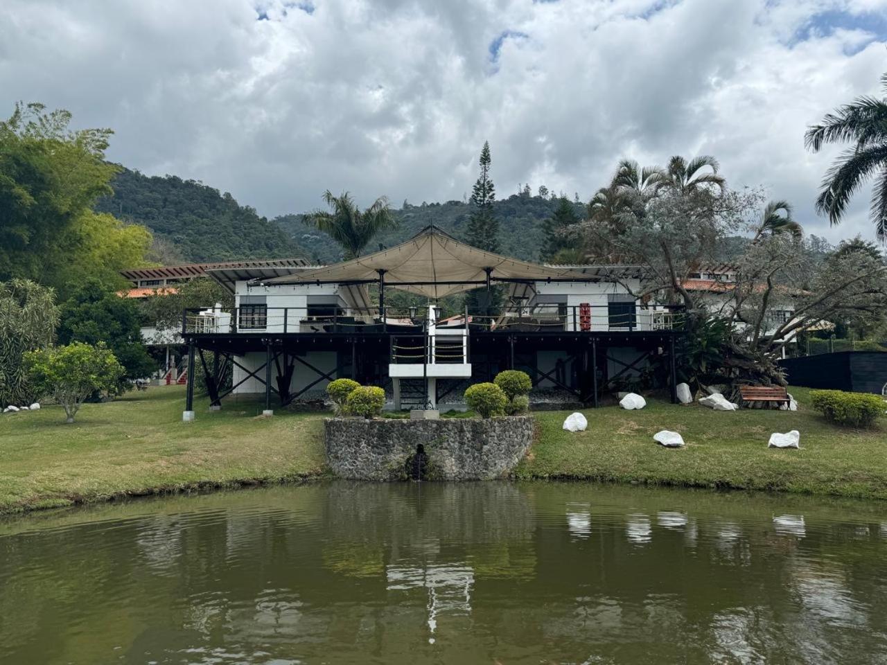 Habitación lago calima Darien