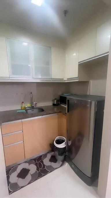 Budget Stay in 81 Newport Near Naia Terminal C5-2i view 2