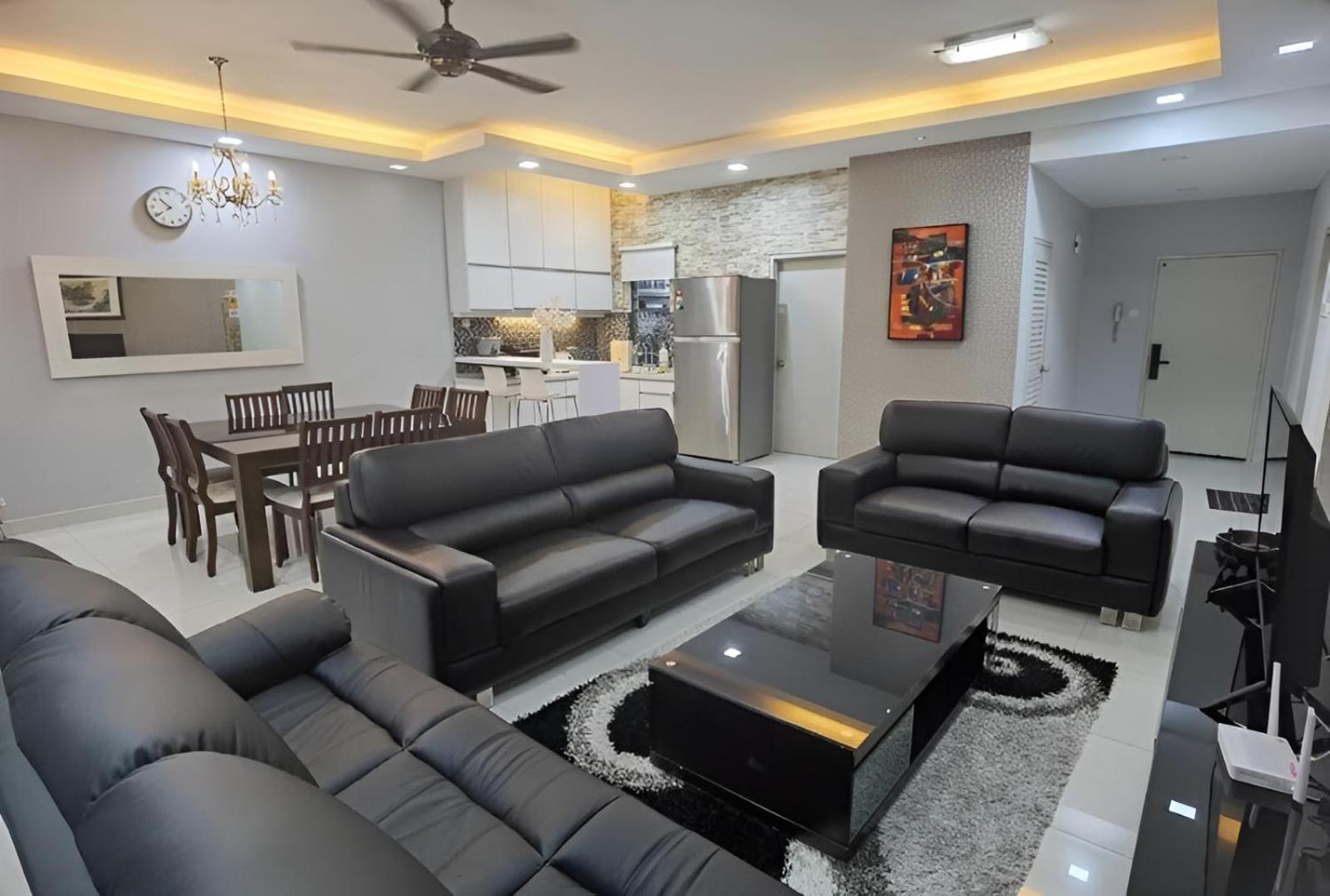 Setiawalk Puchong 5 Bedrooms 14PAX 5 Mins TO LRT photo 1