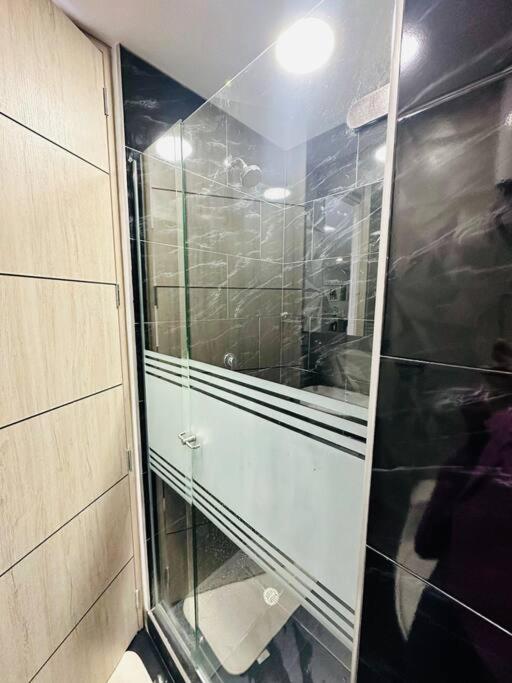 Hermoso y acogedor apto piso 32 para estrenar
