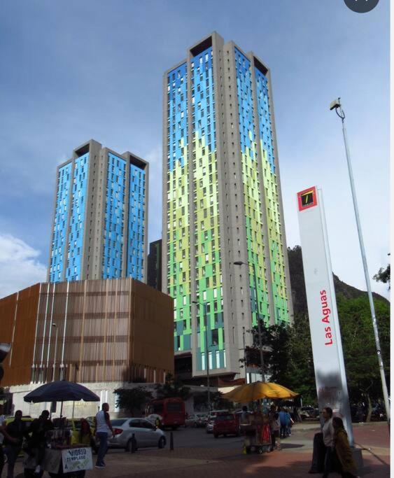Hermoso y acogedor apto piso 32 para estrenar