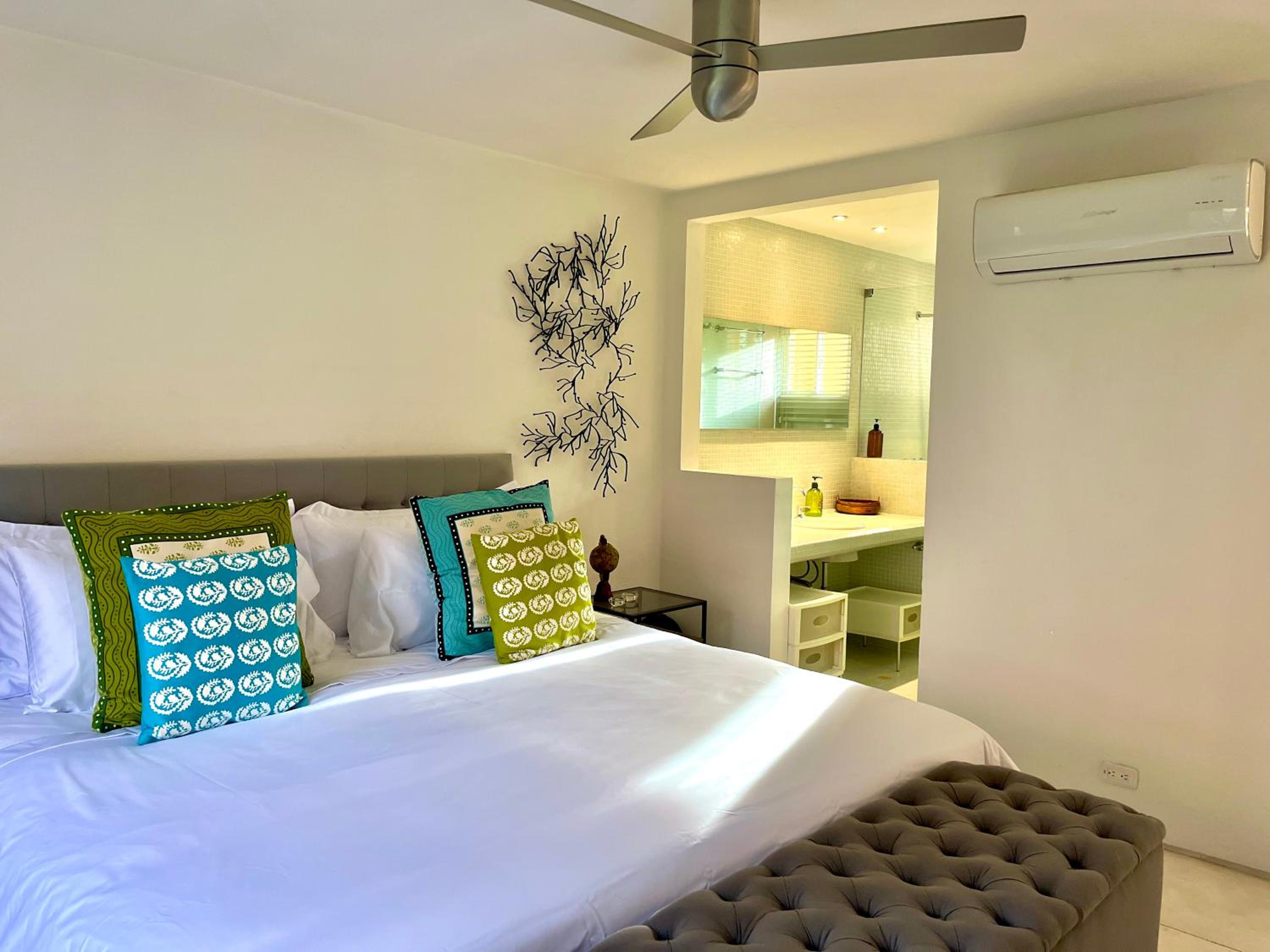 by Calamari Homes - Parque Centenario casa 206 walled city