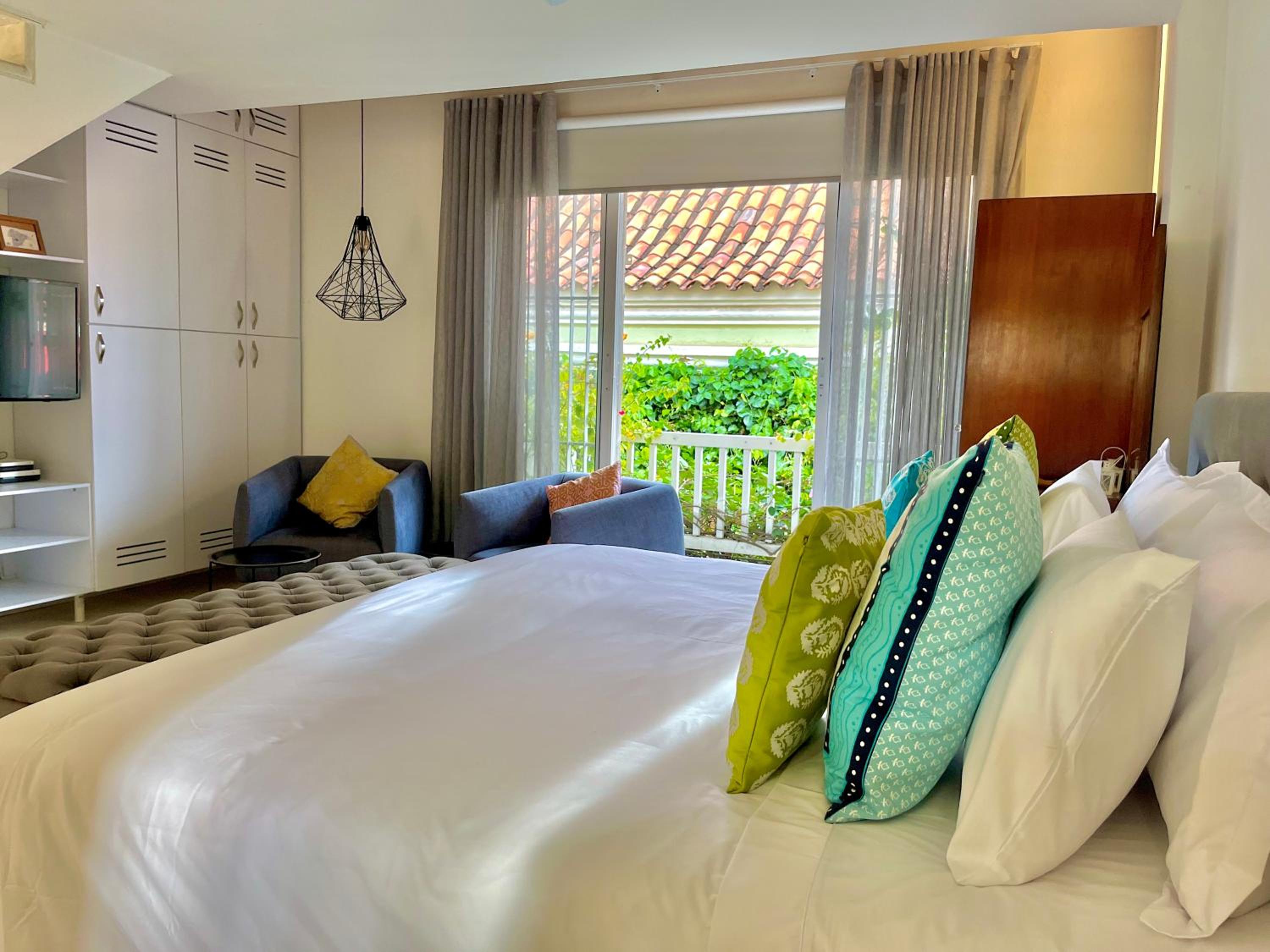 by Calamari Homes - Parque Centenario casa 206 walled city