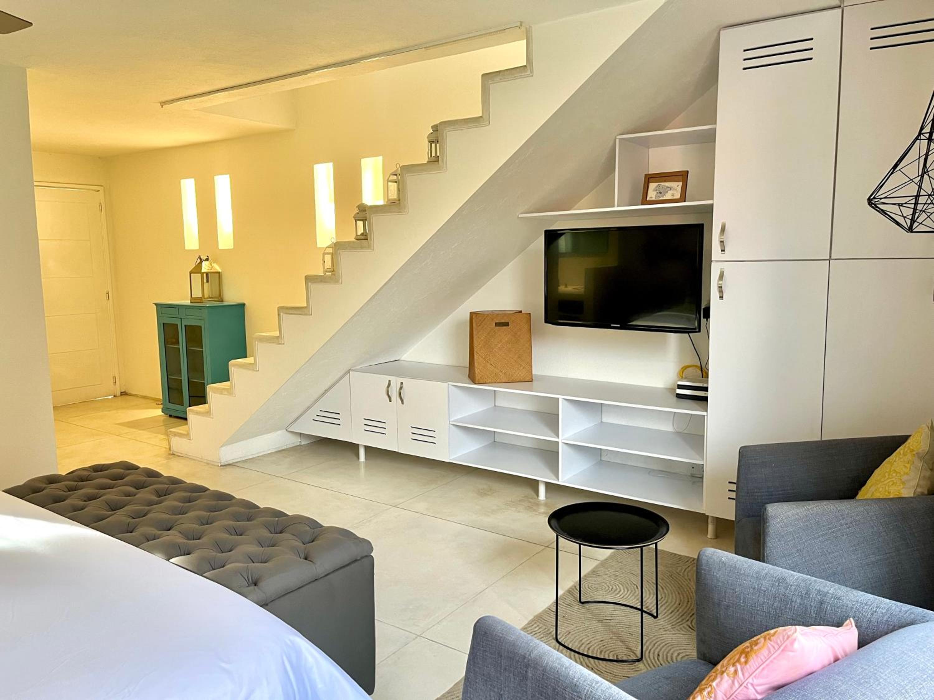 by Calamari Homes - Parque Centenario casa 206 walled city