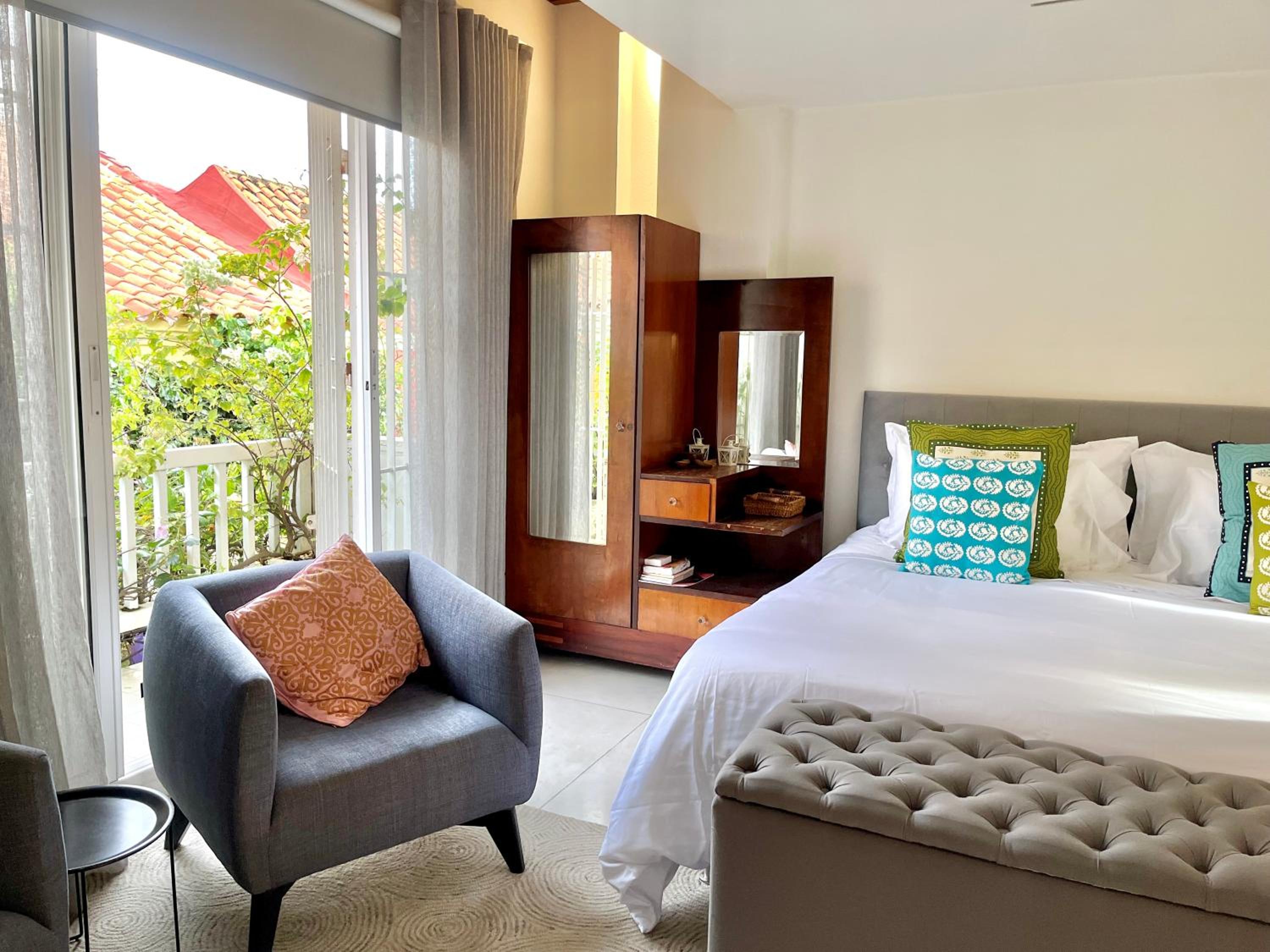 by Calamari Homes - Parque Centenario casa 206 walled city