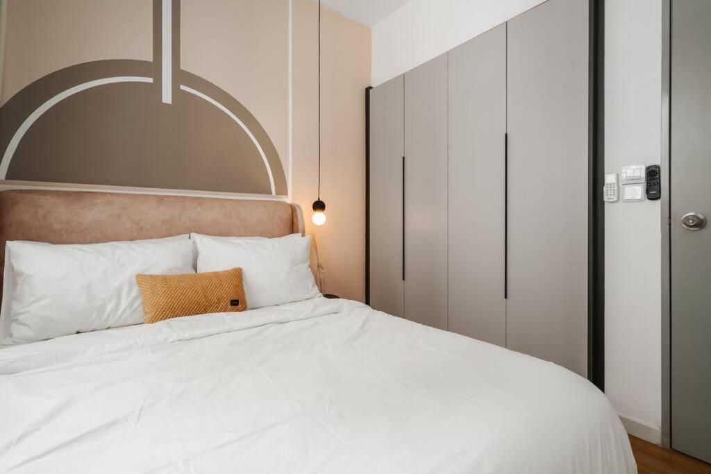 4BR Modish Room MVertica Near MRT by RumaBnB