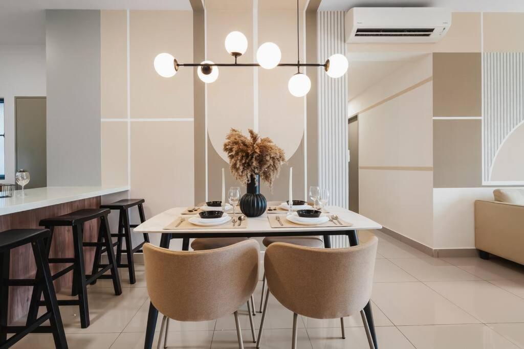 4BR Modish Room MVertica Near MRT by RumaBnB