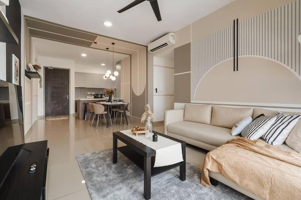 4BR Modish Room MVertica Near MRT by RumaBnB