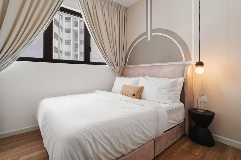 4BR Modish Room MVertica Near MRT by RumaBnB