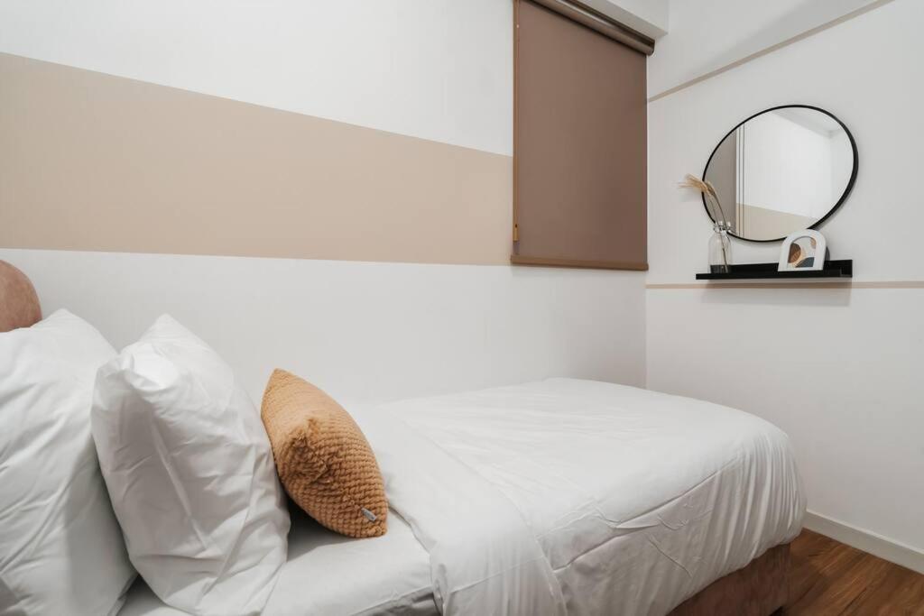 4BR Modish Room MVertica Near MRT by RumaBnB