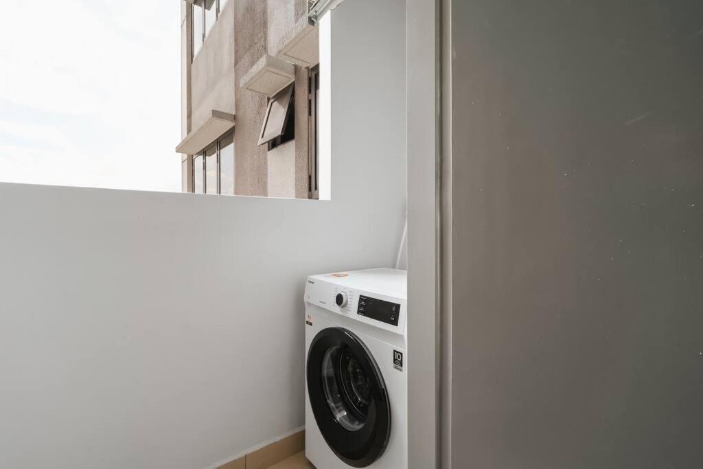 4BR Modish Room MVertica Near MRT by RumaBnB