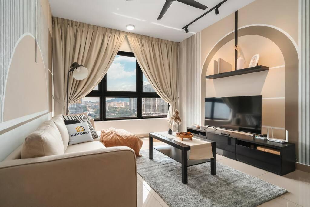 4BR Modish Room MVertica Near MRT by RumaBnB