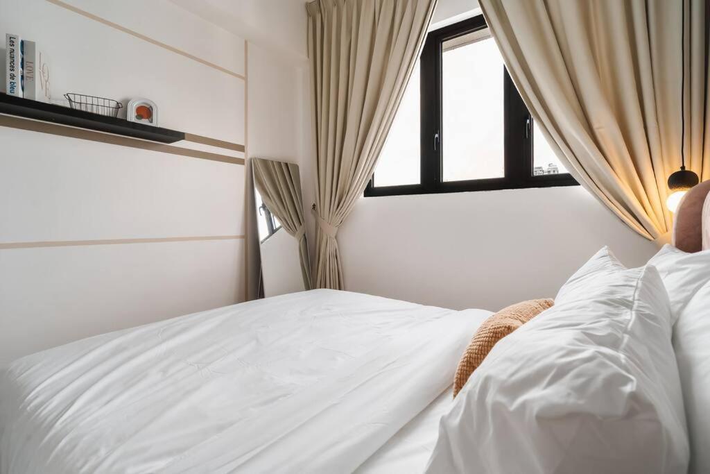 4BR Modish Room MVertica Near MRT by RumaBnB