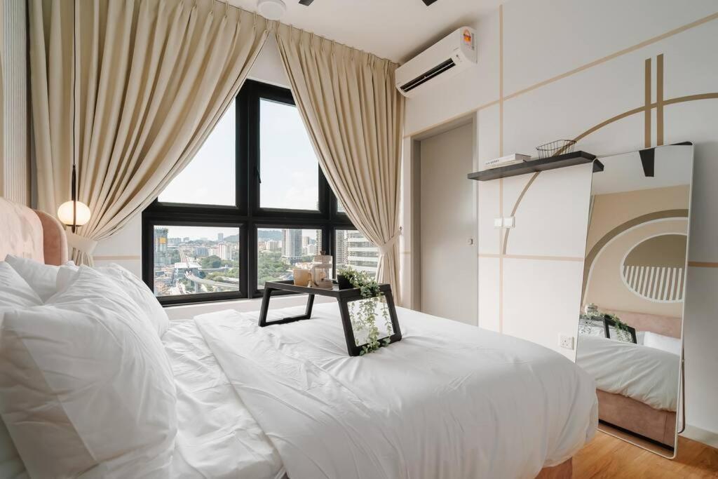 4BR Modish Room MVertica Near MRT by RumaBnB
