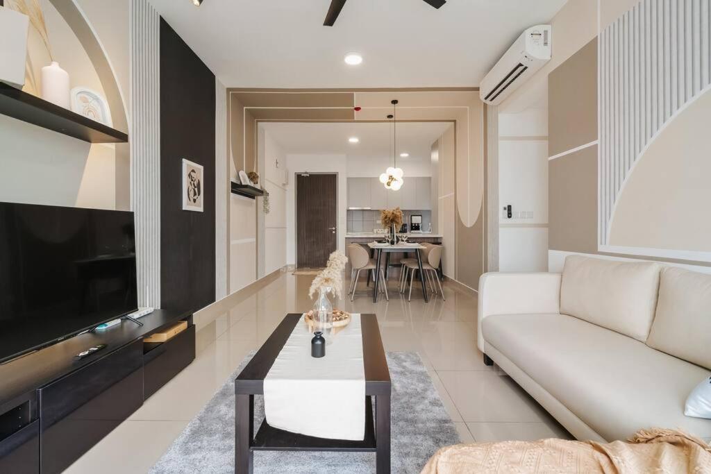 4BR Modish Room MVertica Near MRT by RumaBnB