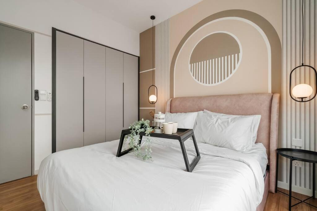 4BR Modish Room MVertica Near MRT by RumaBnB