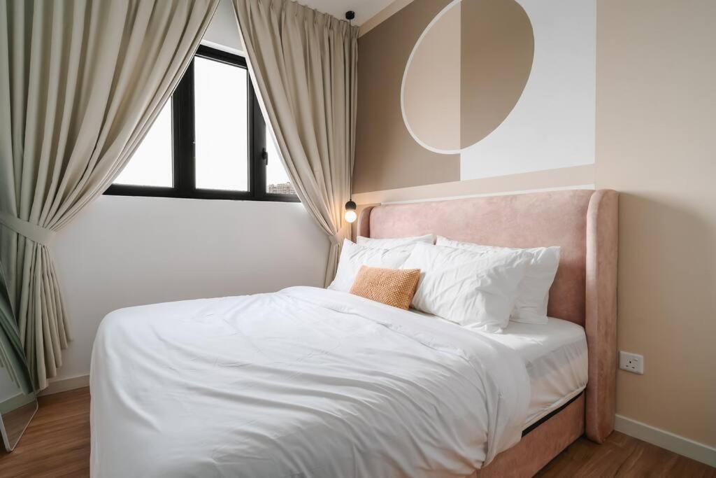 4BR Modish Room MVertica Near MRT by RumaBnB