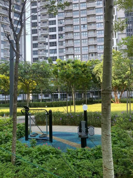 4BR Modish Room MVertica Near MRT by RumaBnB