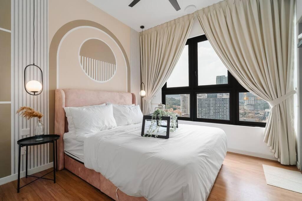 4BR Modish Room MVertica Near MRT by RumaBnB