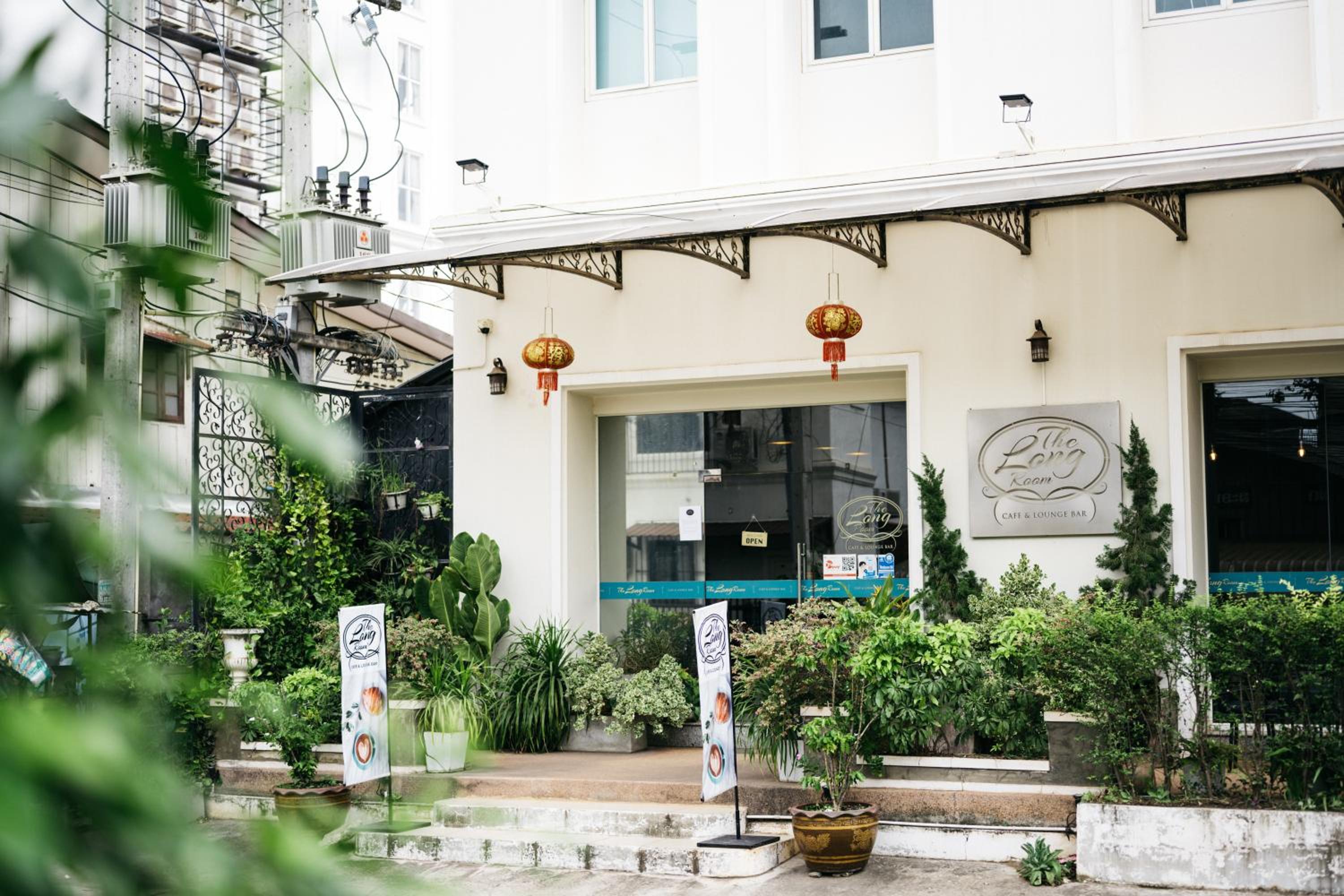Niraxay Apartment