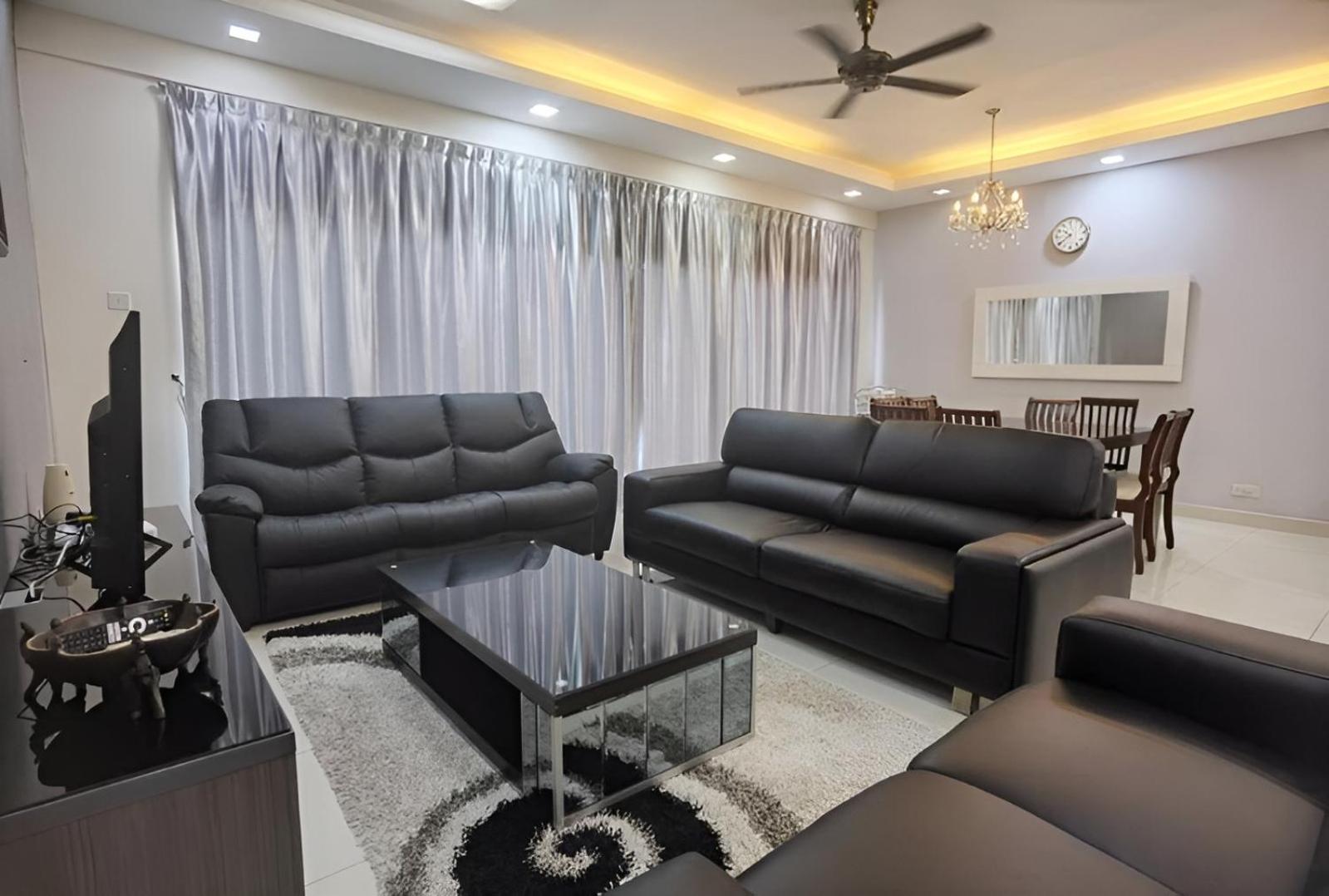 Setiawalk Puchong 5 Bedrooms 14PAX 5 Mins TO LRT photo 4