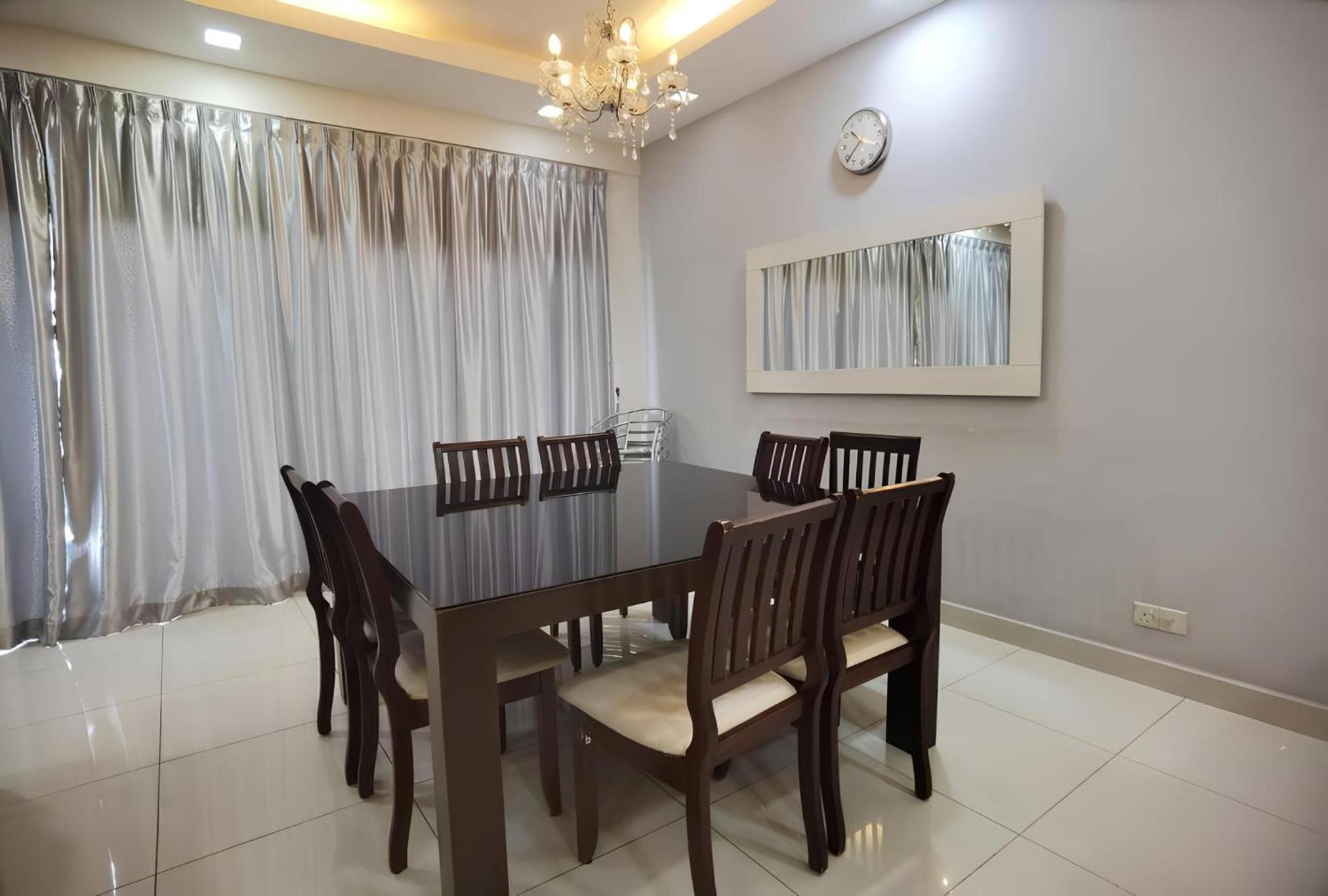 Setiawalk Puchong 5 Bedrooms 14PAX 5 Mins TO LRT photo 6