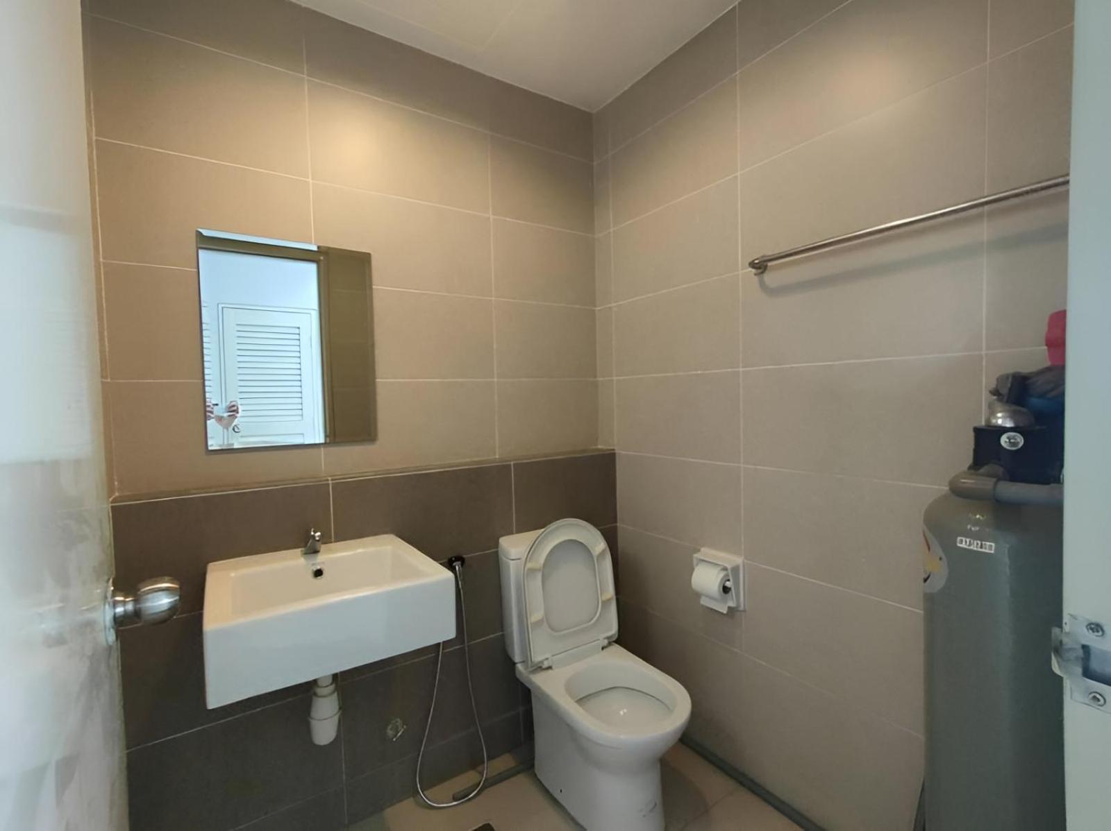 Setiawalk Puchong 5 Bedrooms 14PAX 5 Mins TO LRT photo 8