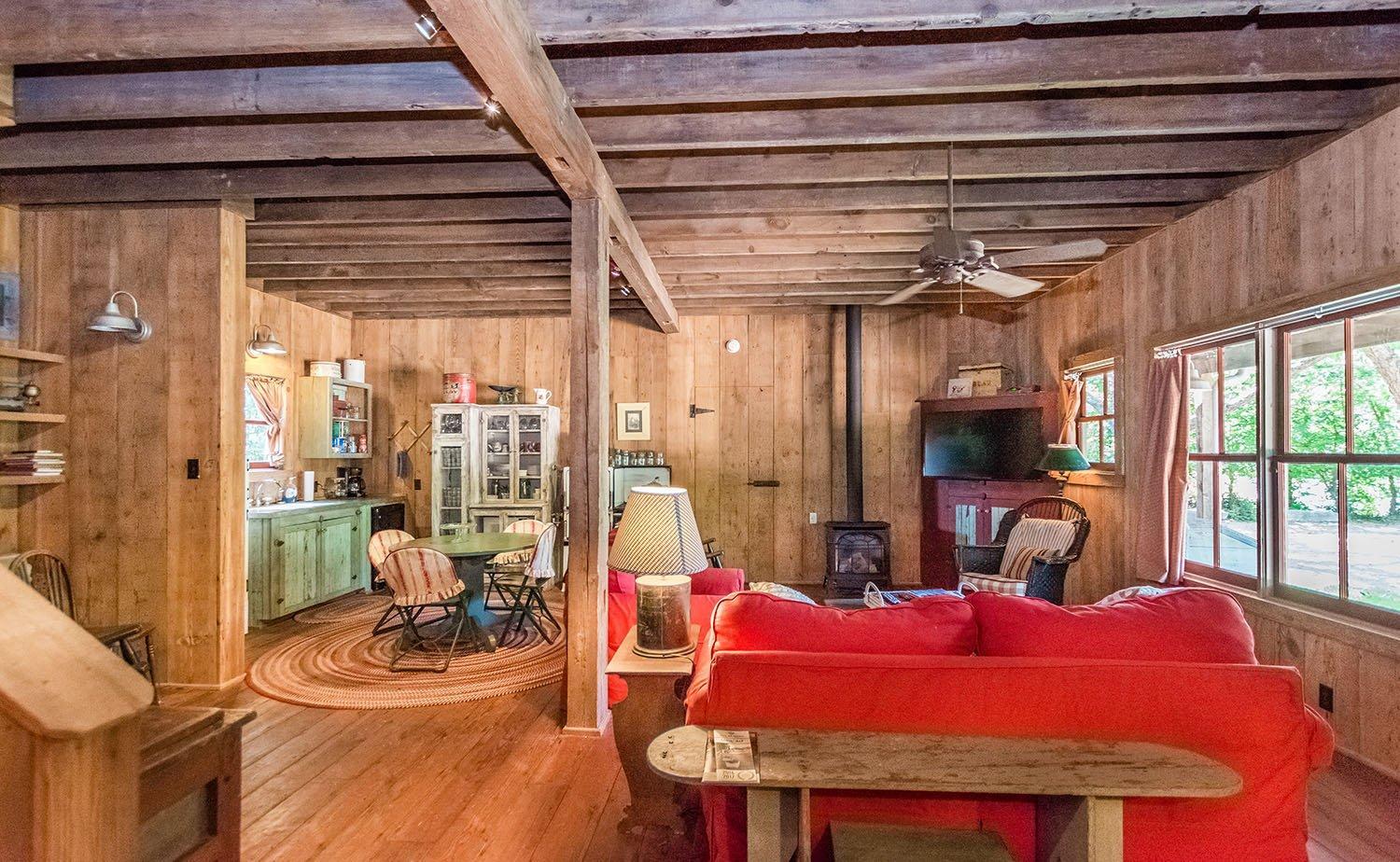 Ada's Peach Street Hideaway view 2