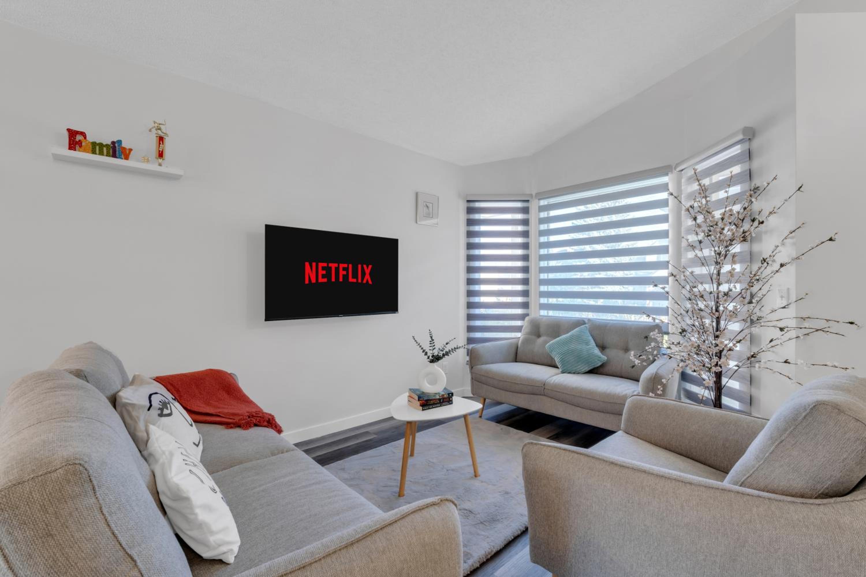 ModernOasis with AC&MovieRoom close to Downtown15' Banff 60'
