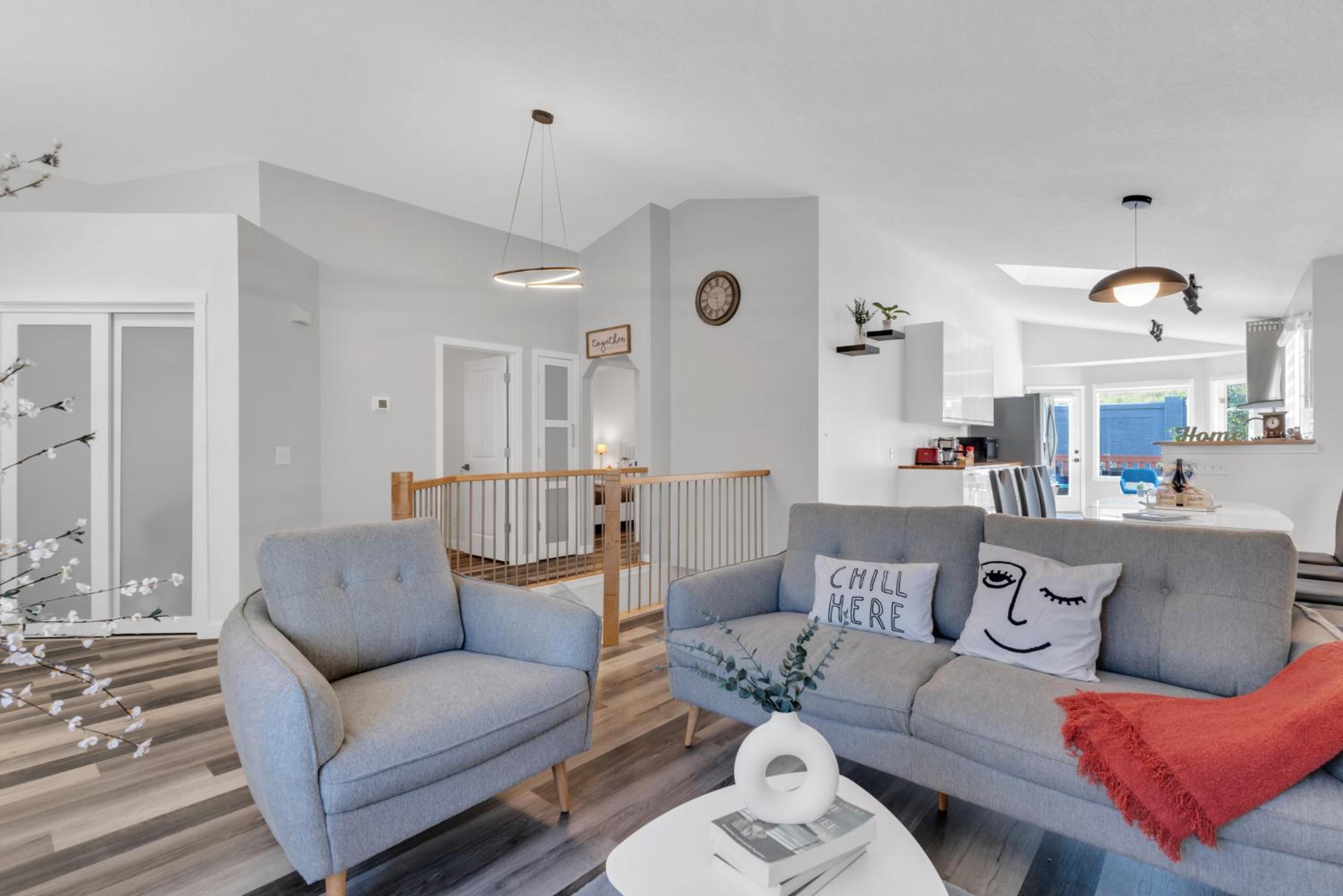 ModernOasis with AC&MovieRoom close to Downtown15' Banff 60'