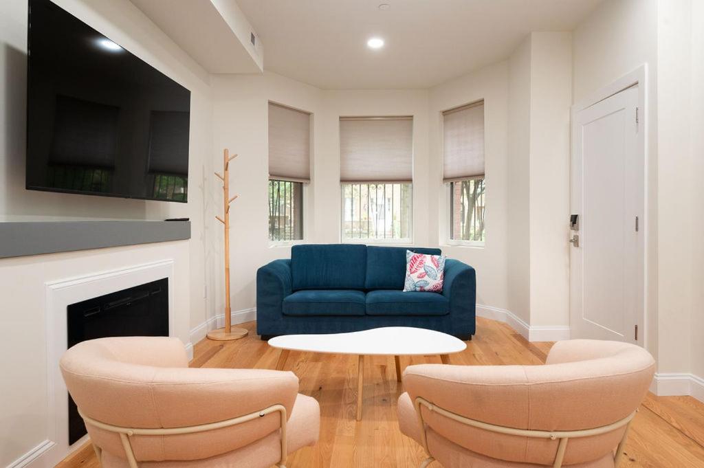 2bd 2ba apartment in townhouse view 3