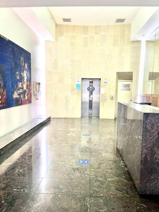 Super convenient modern 2 bedroom 2 bath parking