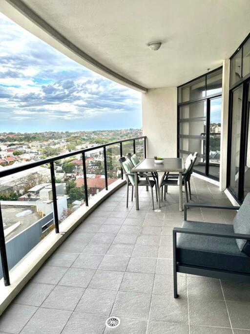 Super convenient modern 2 bedroom 2 bath parking