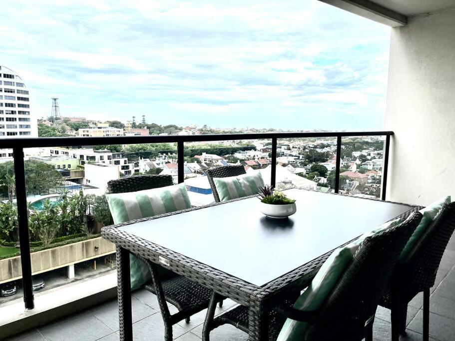 Super convenient modern 2 bedroom 2 bath parking