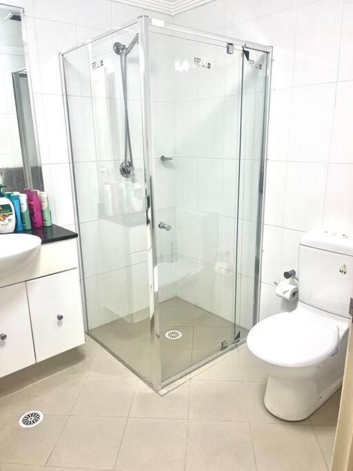 Super convenient modern 2 bedroom 2 bath parking