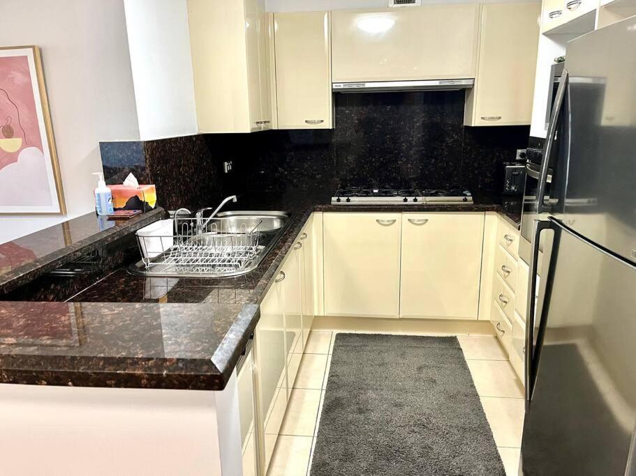Super convenient modern 2 bedroom 2 bath parking