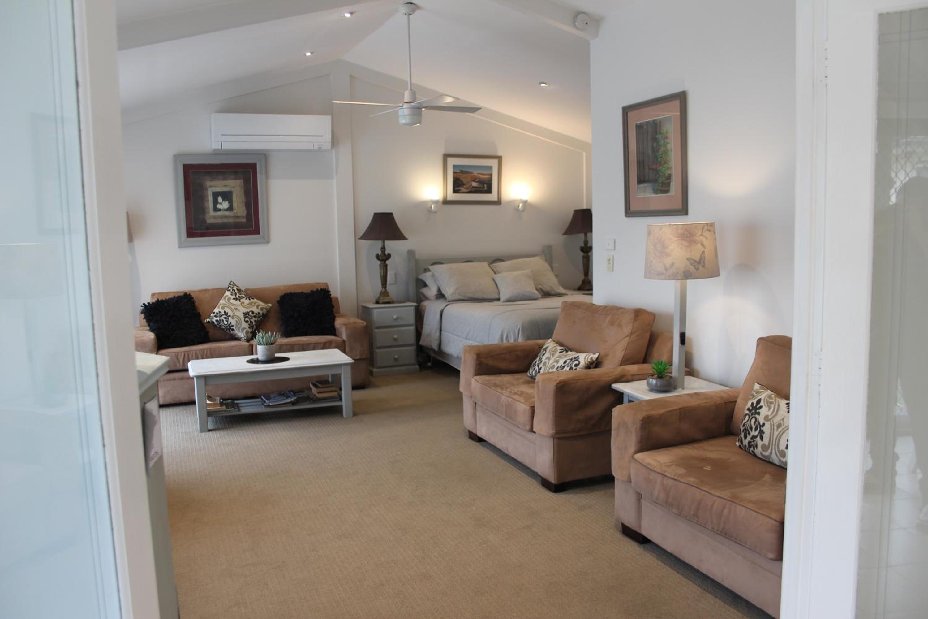 Courtsidecottage Bed and Breakfast