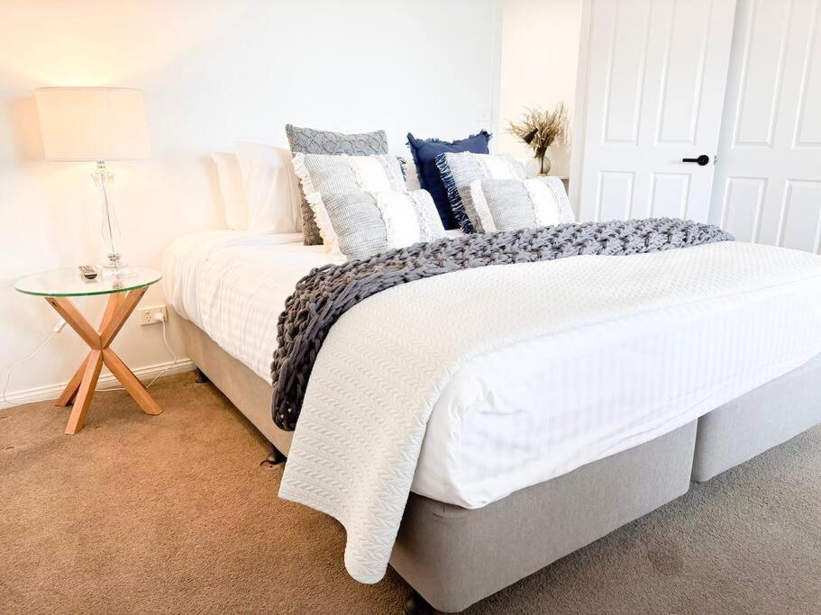 The Travers Townhouse - Central Comfort